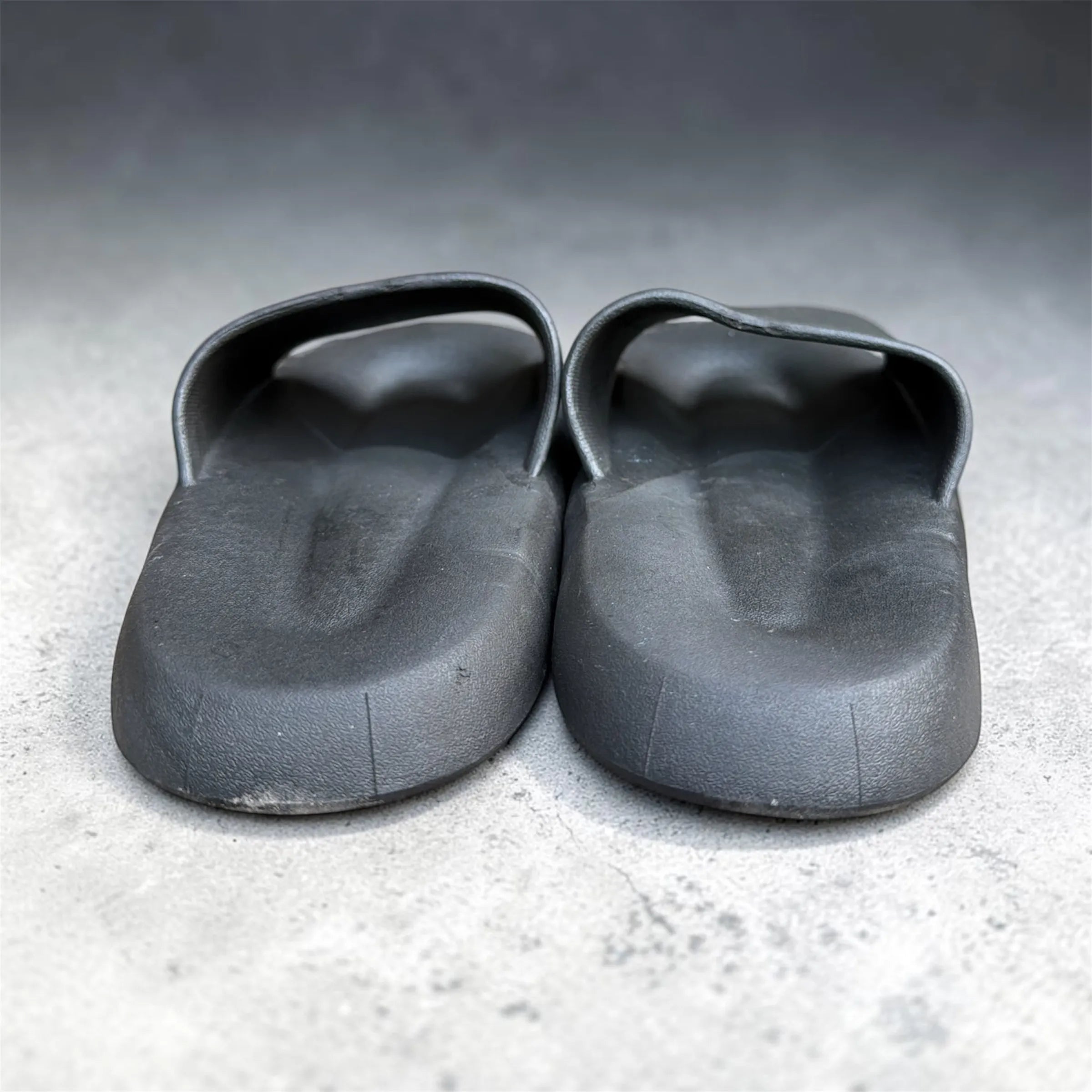 Plain Black Cloud Slides | Sculpted Toe Grip Foam Sliders | Minimalist Comfort Slippers