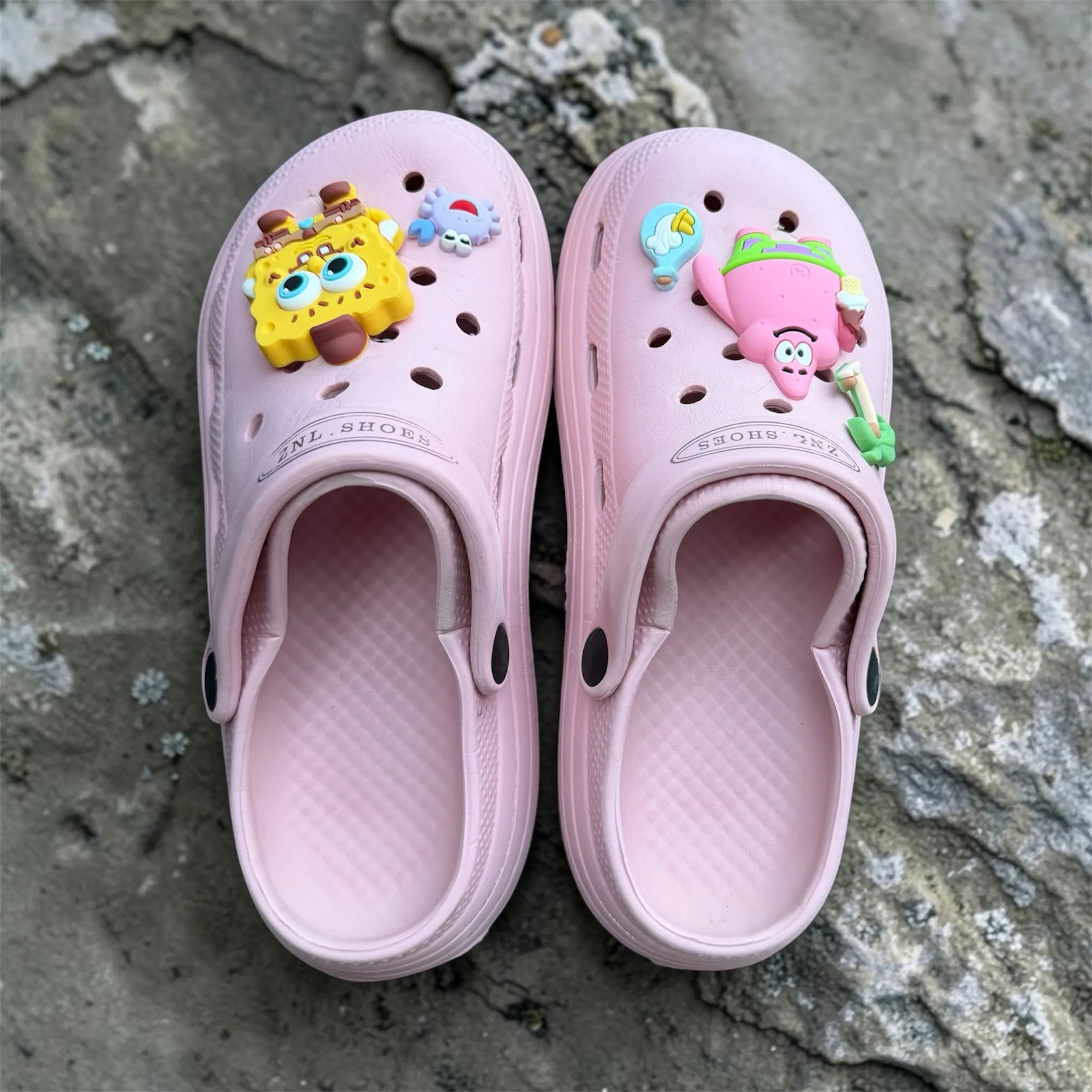 Pink Cartoon Charm Clogs | Cute Sponge Character Pin Decorations | Comfortable Slip-On Garden Shoes
