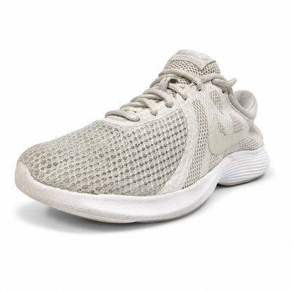 Nike Revolution 4