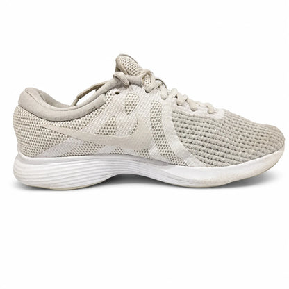 Nike Revolution 4